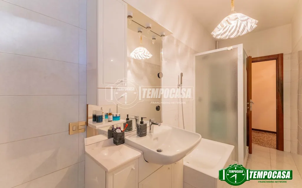 Salles de bain - 1960s Apartment with Double Exposure in Milan