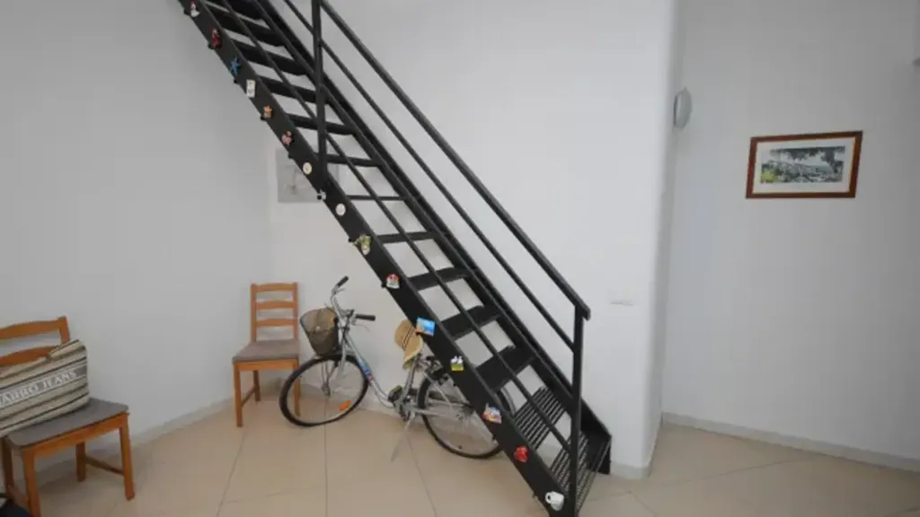 Toad - Four-Room Apartment with Balcony in Crosia