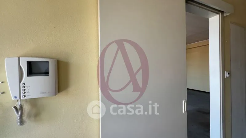Entrée - Bright Trilocale with Box in Cassano Magnago