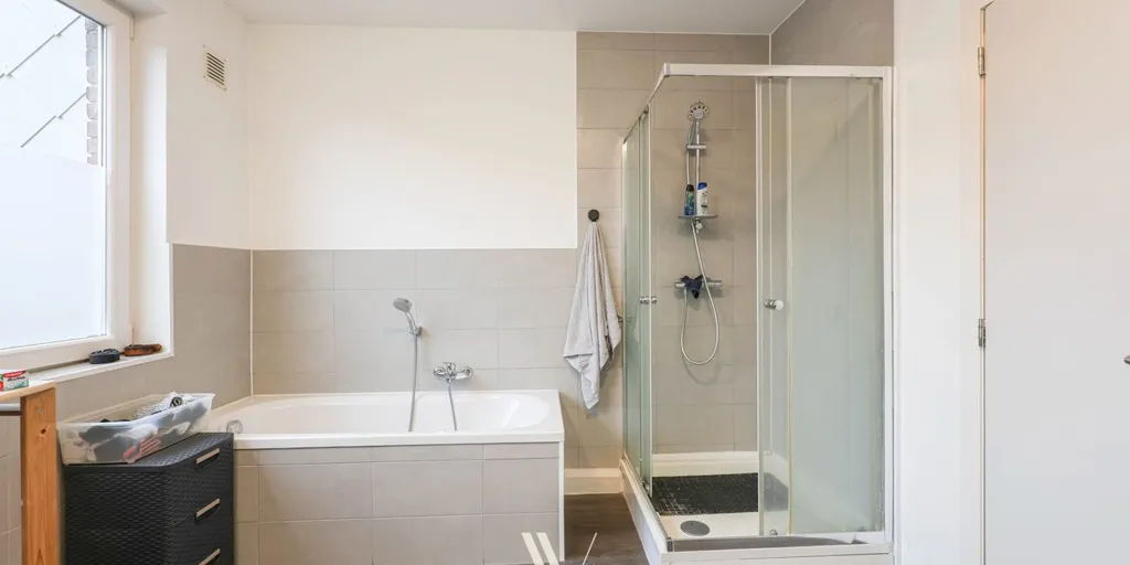 Salles de bain - Rijwoning Centrale et Instapklare à Izegem