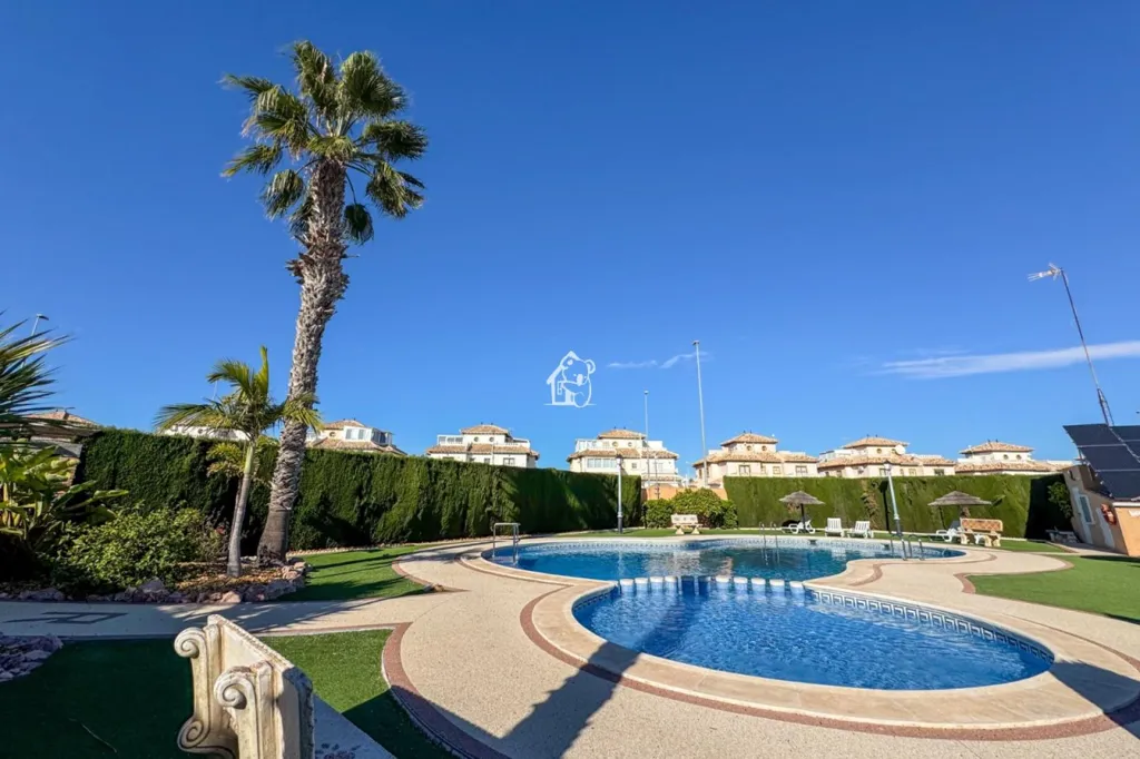 Piscina - Semi-Detached Villa with Pool in Cabo Roig