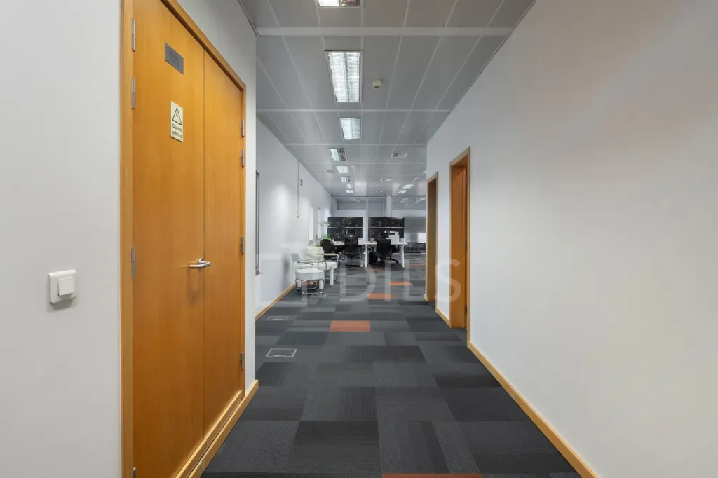 Bureau - Office with Air Conditioning in Amoreiras Square, Lisbon