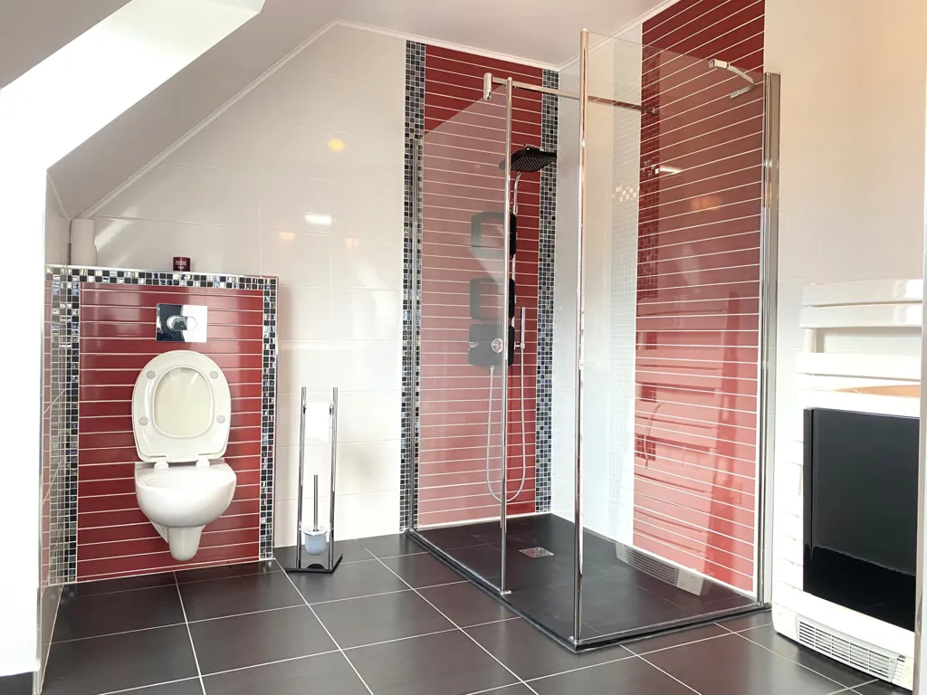 Salles de bain - Pavillon Entièrement Meublé avec Jardin à Bransles