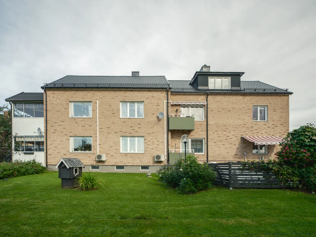 Aed - Riverfront Rental House with Pool in Älvsbacka