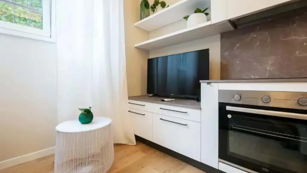 Cuisine - Elegant Two-Room Apartment in Milan
