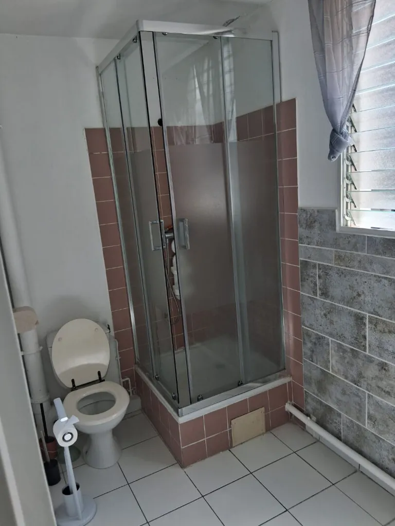 Bagni - 2-Bedroom Apartment with Balcony in Sainte-Luce