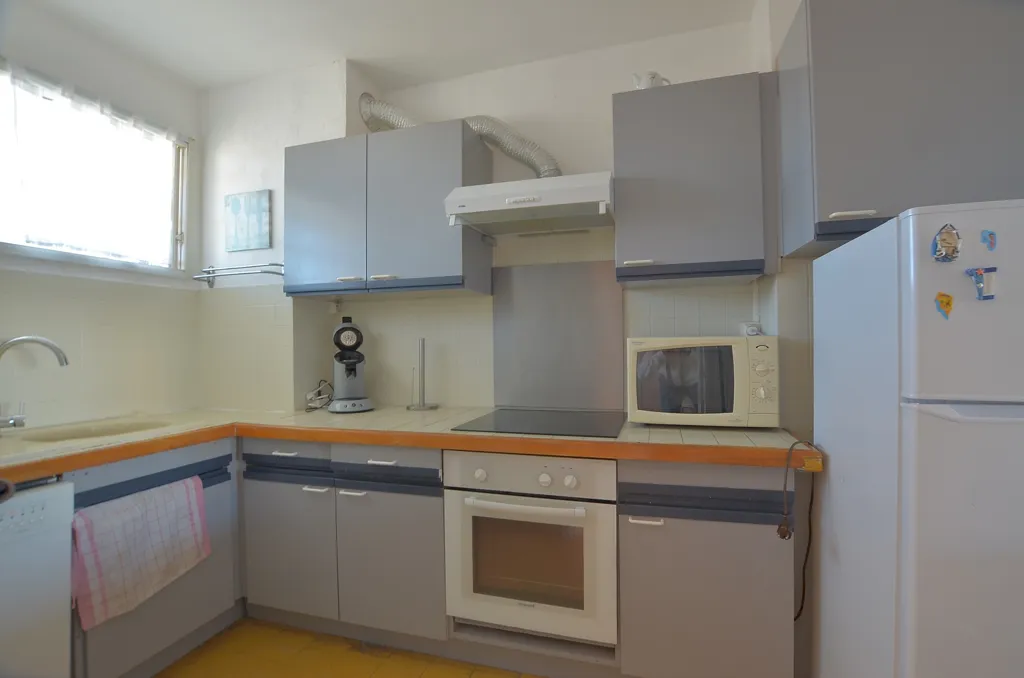 Kitchen - T3 Apartment with Sea View in Le Grau-du-Roi