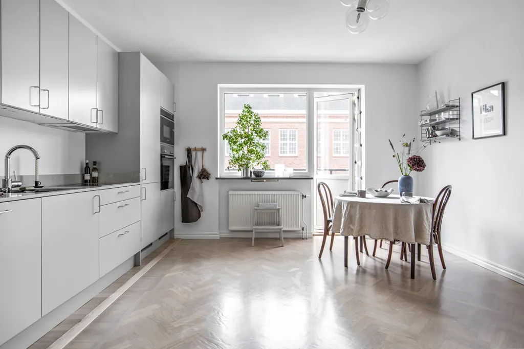 Salle à manger - Modern Apartment with Balcony in Western Location