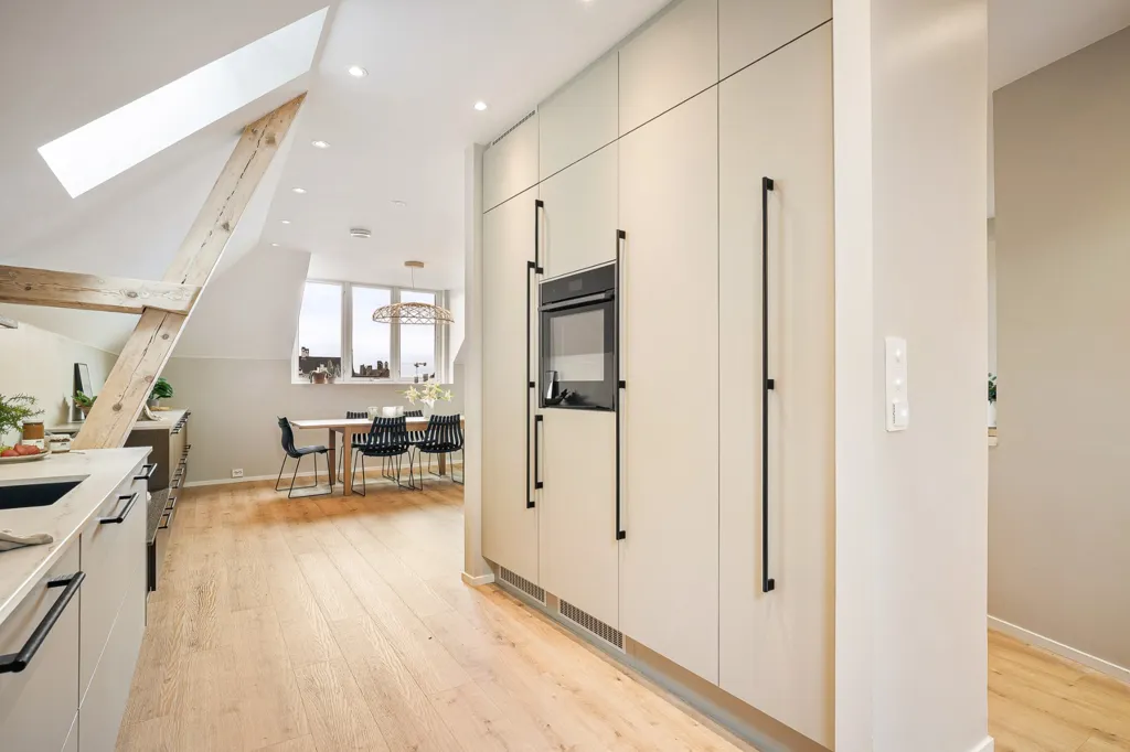 Cucina - Modernised Penthouse with Balconies in Nygårdshøyden