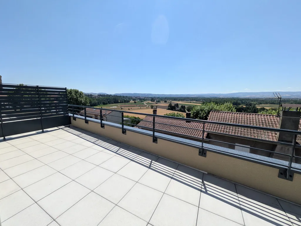 Rõdu - New 4-Bed Flat with Terrace in Bouthéon