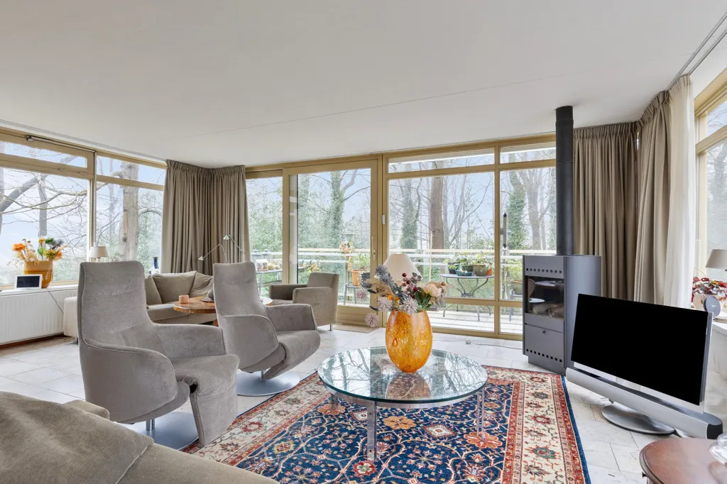 Elutuba - Penthouse with Three Balconies in Rolde Centre