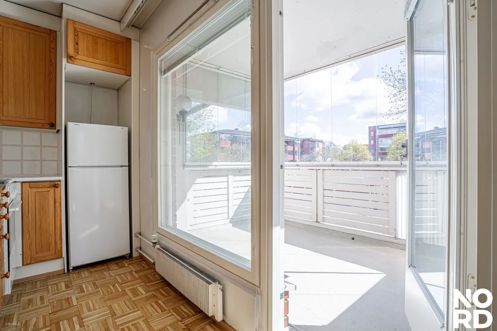 Köök - Apartment with South-Facing Balcony in Viertola, Vantaa