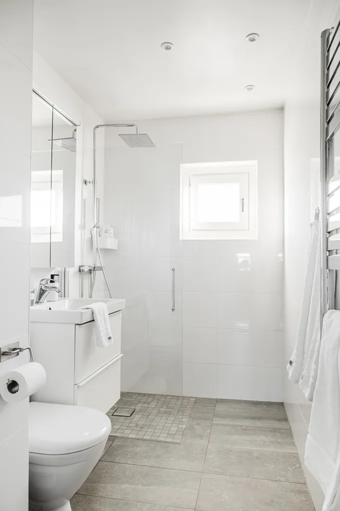 Salles de bain - Apartment with West-Facing Balcony in Karlstad