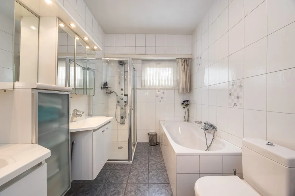 Salles de bain - Villa avec Piscine et Bassin près de Utrecht