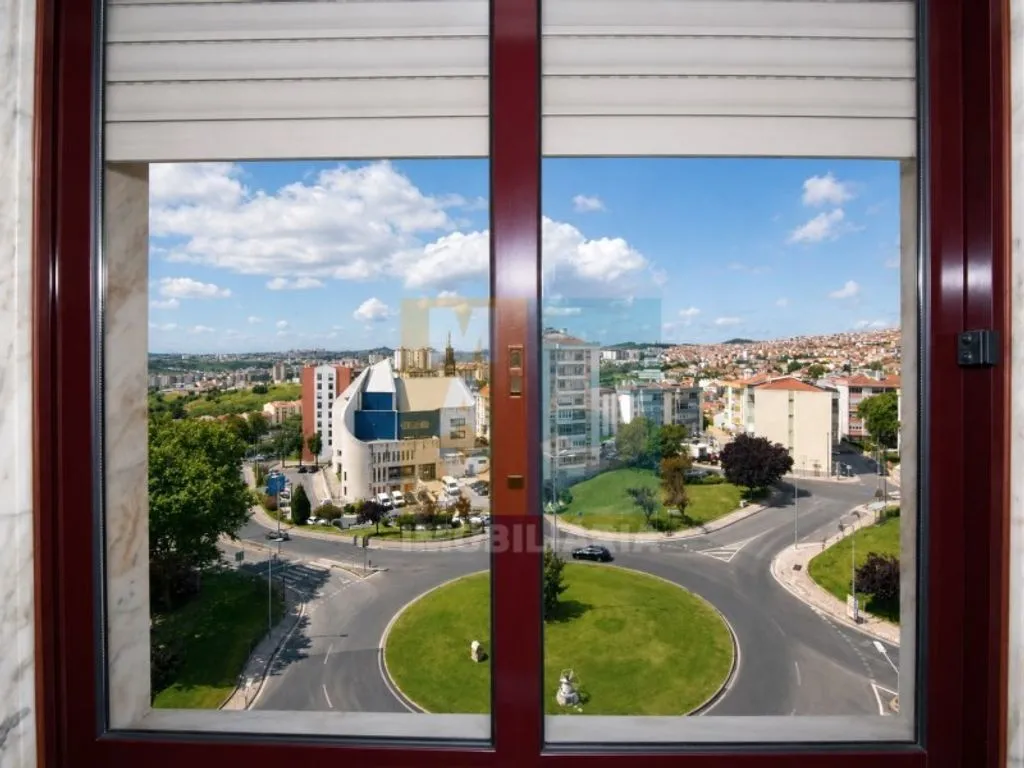 Toad - Luxury Duplex Flat with Garage in Odivelas