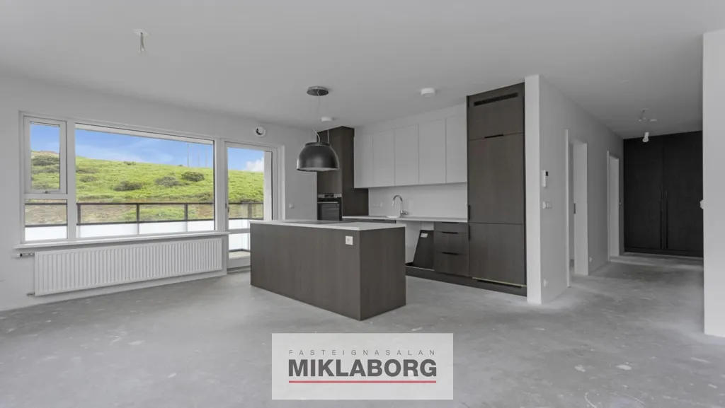 Cuisine - Five-Storey Apartment with Balcony in Hafnarfjörður