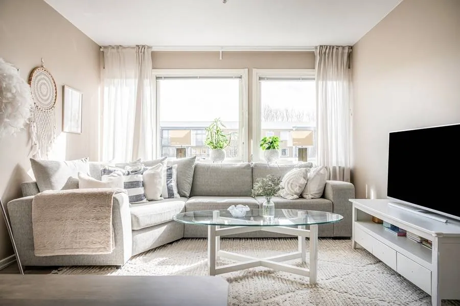 Elutuba - Two-Bedroom Apartment with Balcony in Södertorp