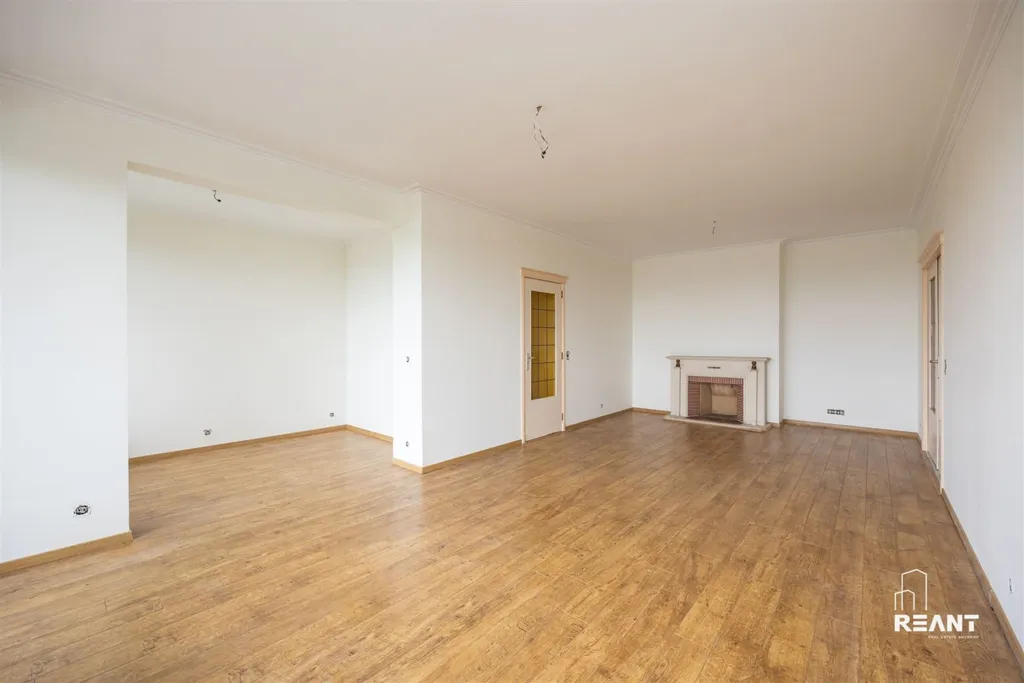 Appartement avec Terrasse sur la 12ème Étage à Centre-Ville