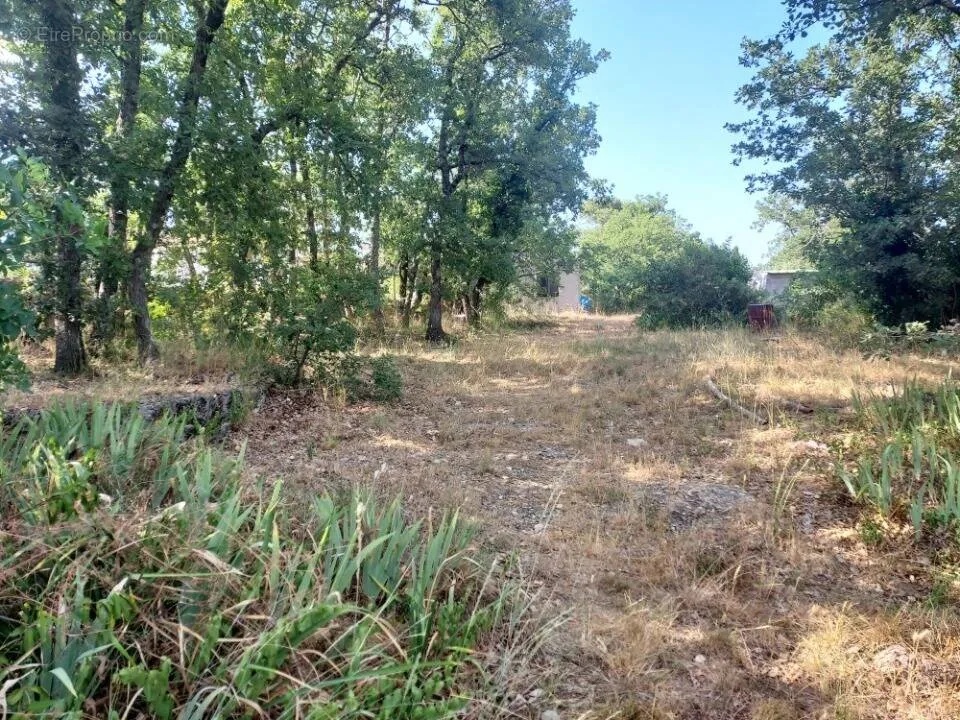 Terrain à Neoules