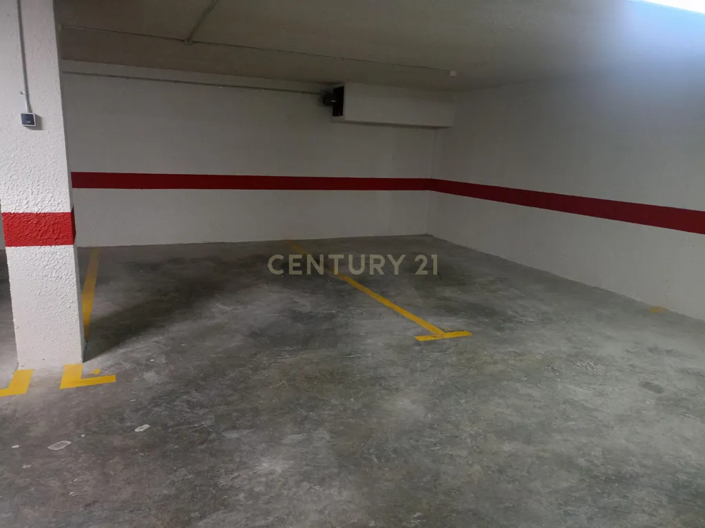 Garaaž - Garage Space with Elevator Access in Manises