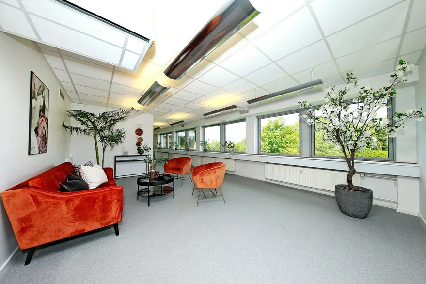 Kabinet - Office Space with Garden Views in Urban Area