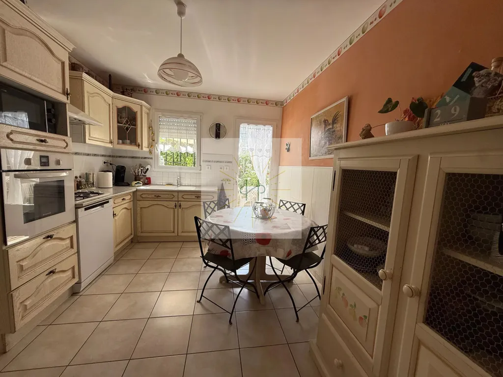Cuisine - Maison avec Piscine et Jardin à Montélimar