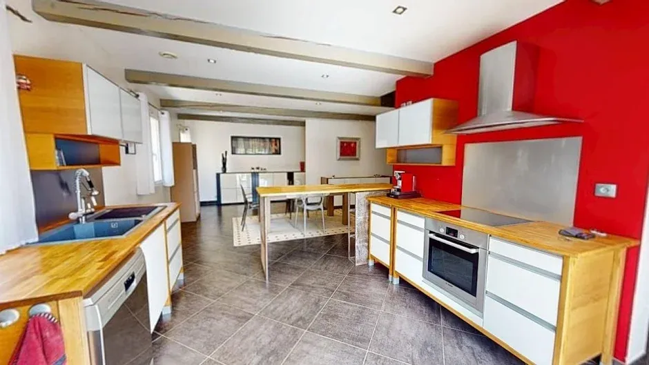 Cuisine - Maison Rénovée avec Garage à Vaulx-en-Velin