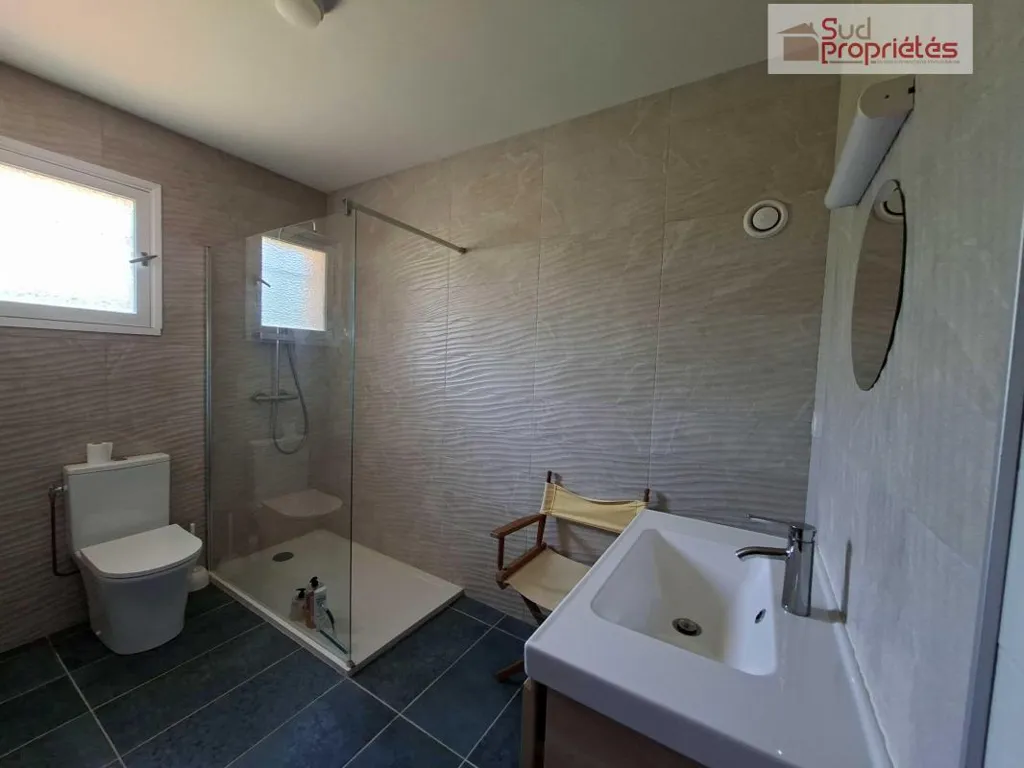 Salles de bain - Villa des Années 80 avec Grand Terrain à Aurignac