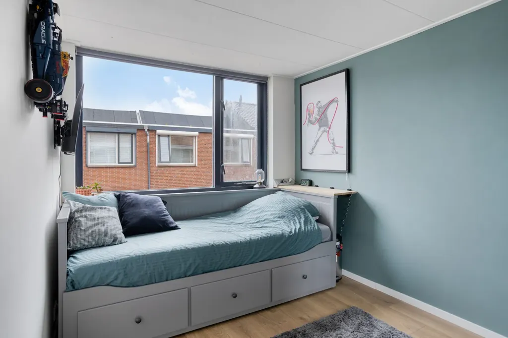 Magamistoad - Spacious Semi-detached House with Deep Garden in Halsteren
