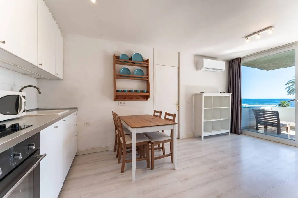 Köök - Seafront Apartment with Balcony in Magaluf