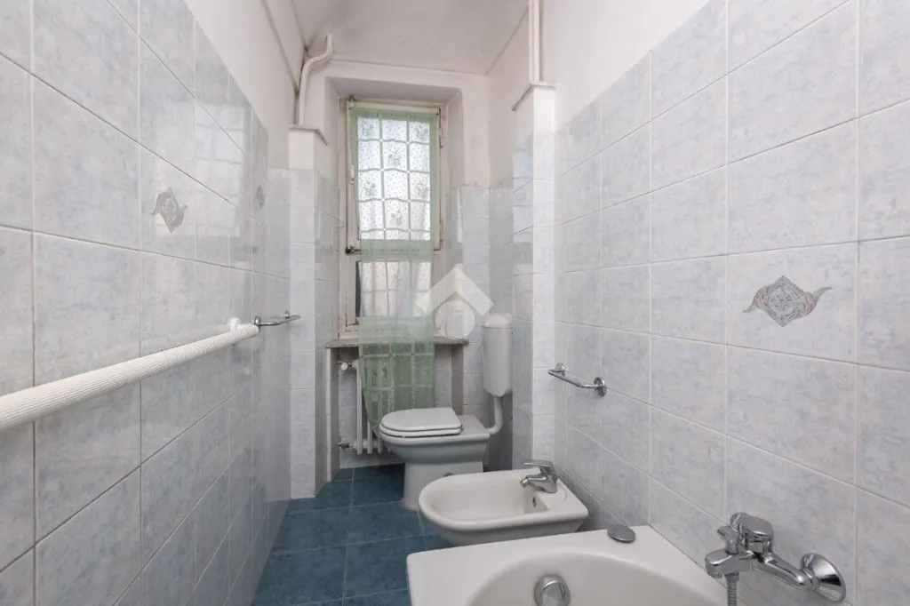 Bathrooms - Trilocale with Balcony in Torino
