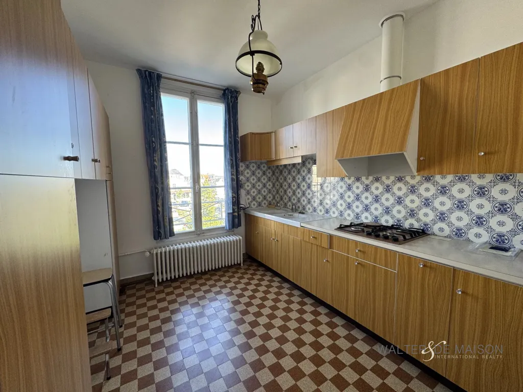 Cuisine - Hôtel Particulier avec Jardin et Bureaux à Loches