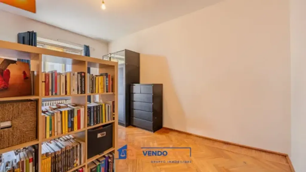 Bureau - Bright Apartment with Balcony in Turin