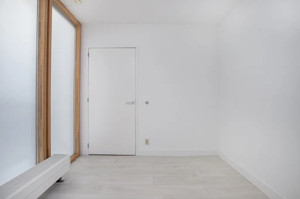 Hallway - Stylish 3-Bedroom Apartment in Hoofddorp