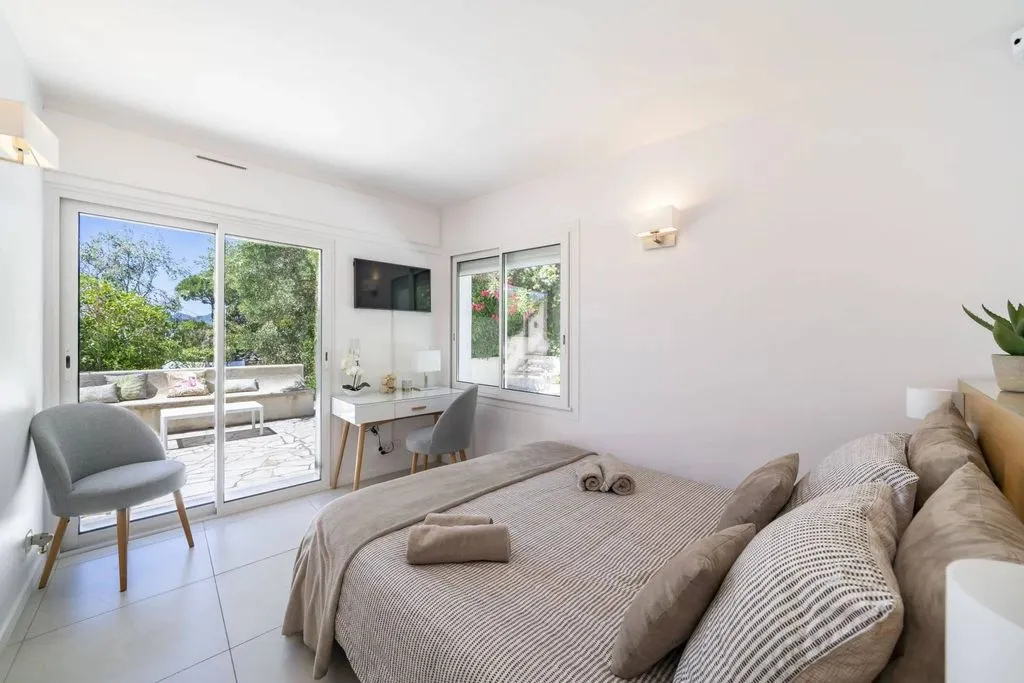 Chambres - Villa Luxueuse avec Piscine à Cannes
