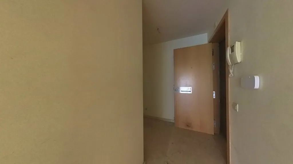 Esik - Occupied Flat with Terrace in Sabadell