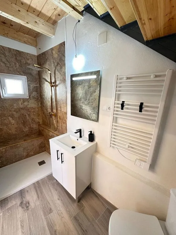 Salles de bain - Modern Chalet with City Views in San Antón