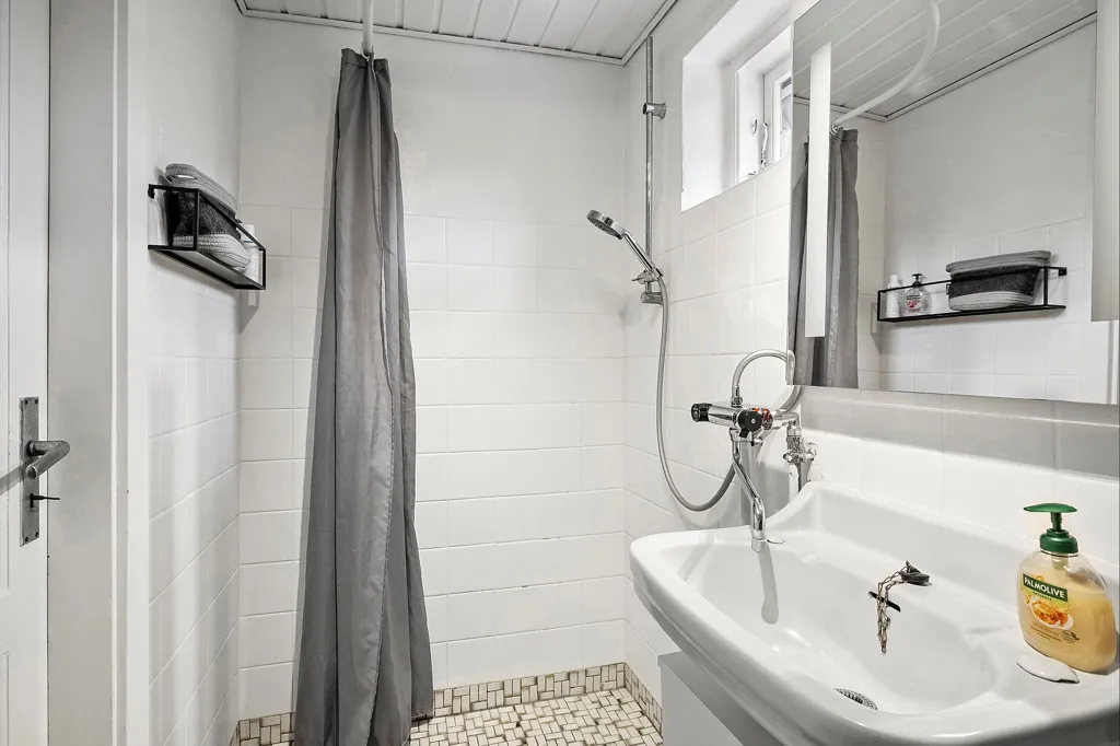 Salles de bain - Villa with Garden View in Birkende