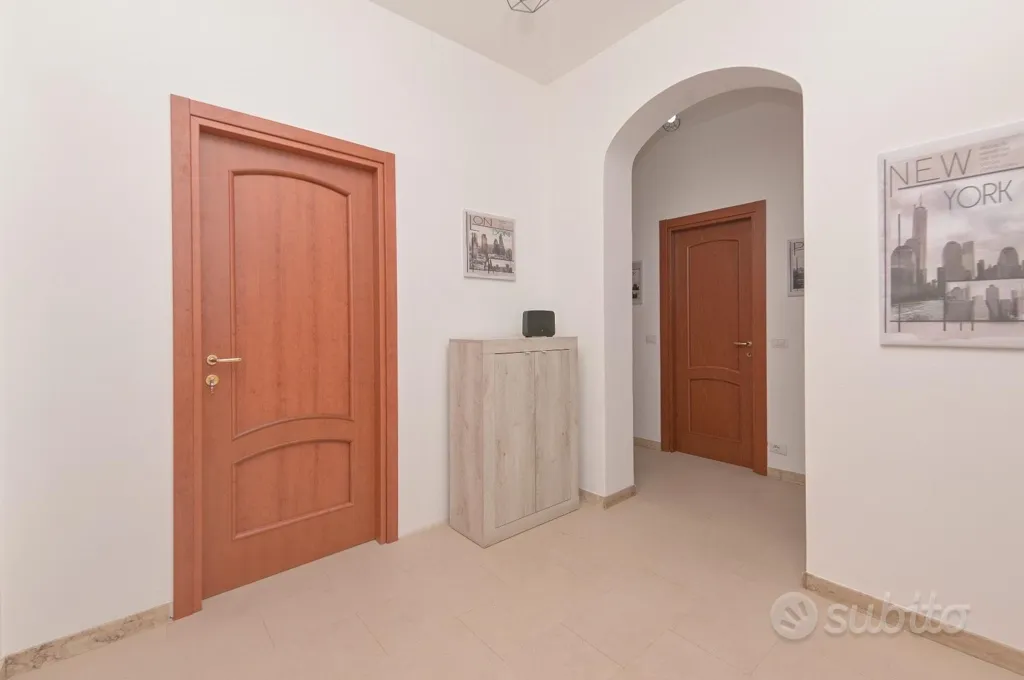 Single Room in Refined Flat with Mountain View