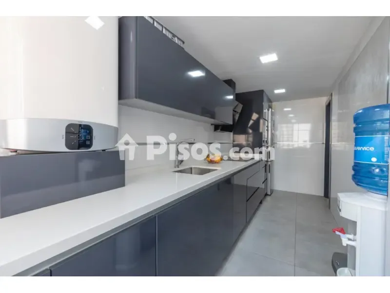 Cucina - Modernised Apartment with Balcony in Granada