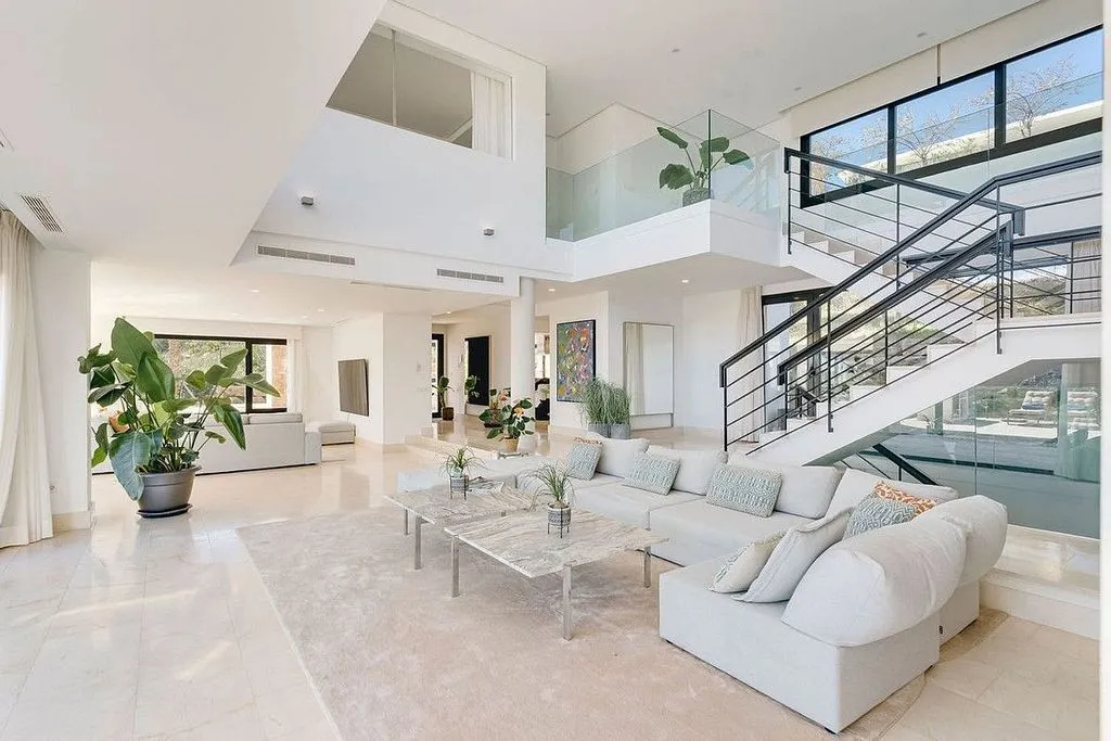 Living Room - Chalet with Pool and Terrace in Sotogrande