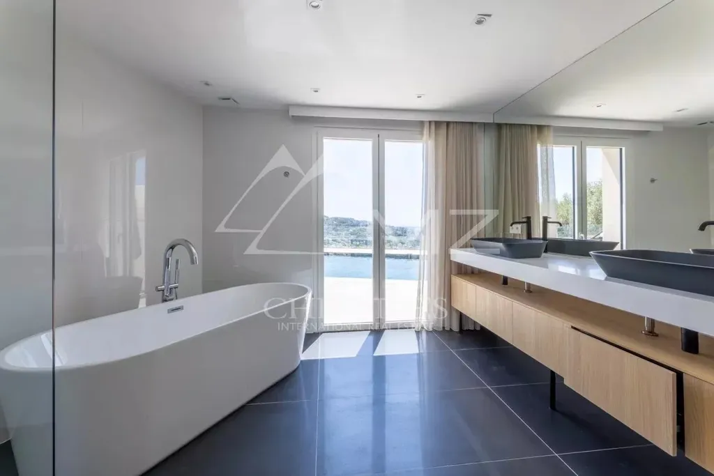 Vannitoad - Contemporary Villa with Sea View in Mougins