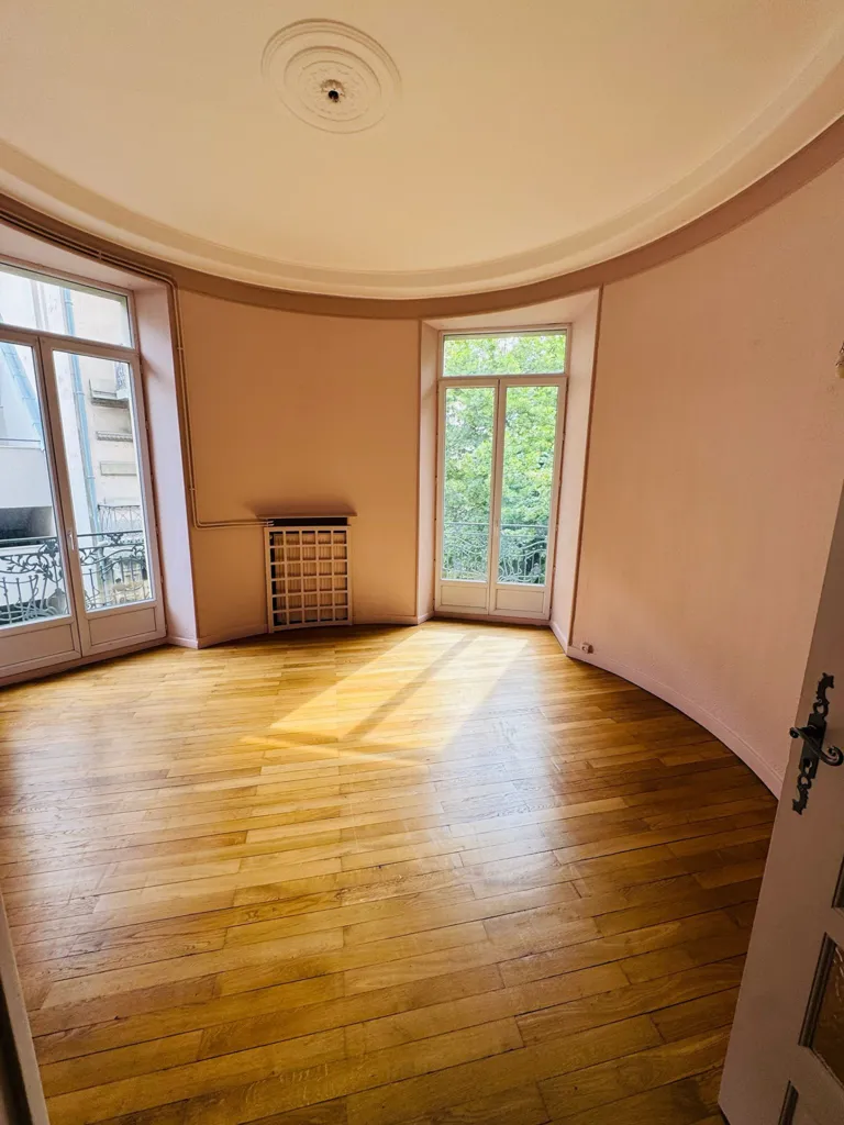 Elutuba - Haussmannian Flat in Grenoble Centre