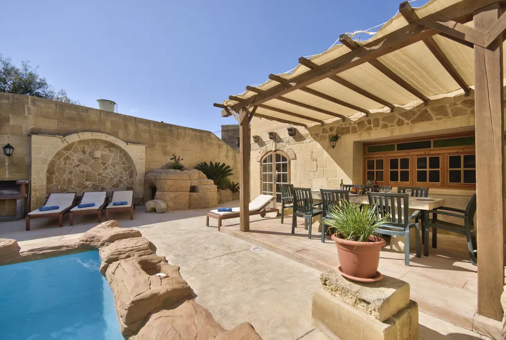 Piscina - Casa con 4 camere a Gharb