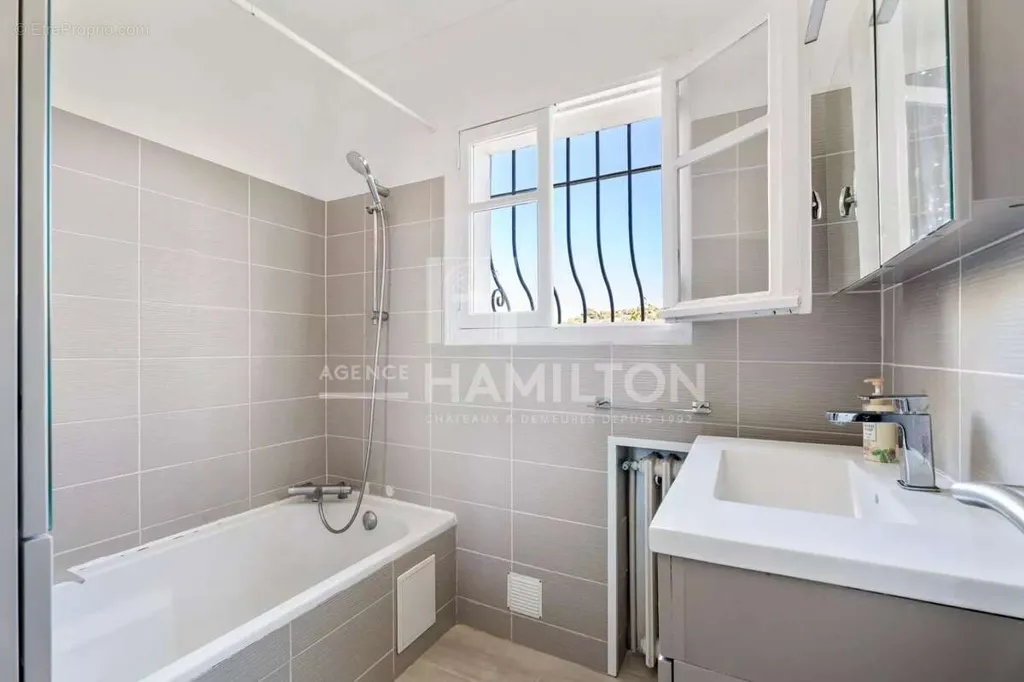 Bagni - Luxury Villa with Garden in Biot