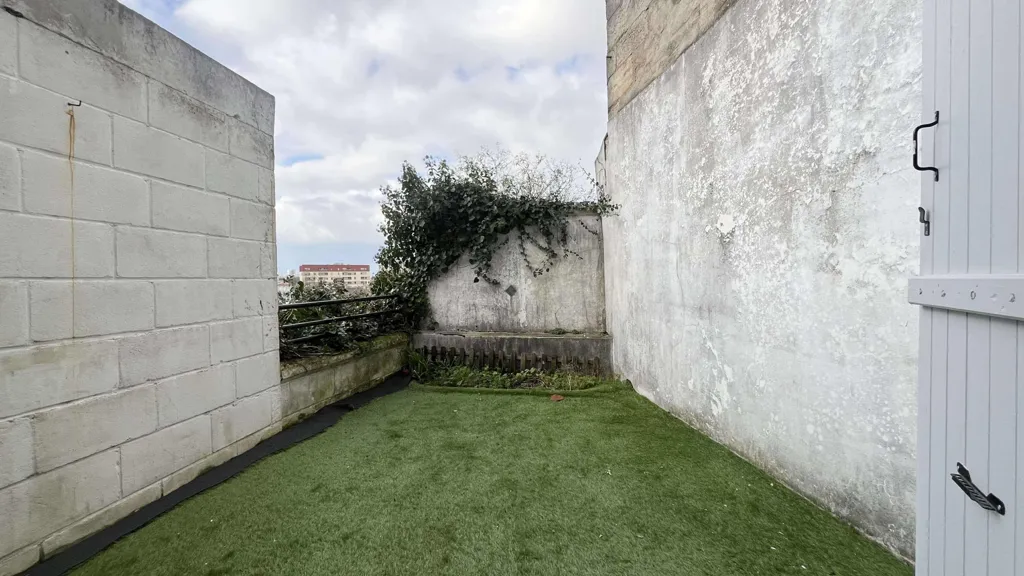 Aed - 2-Bedroom Apartment with Terrace in Niort Centre
