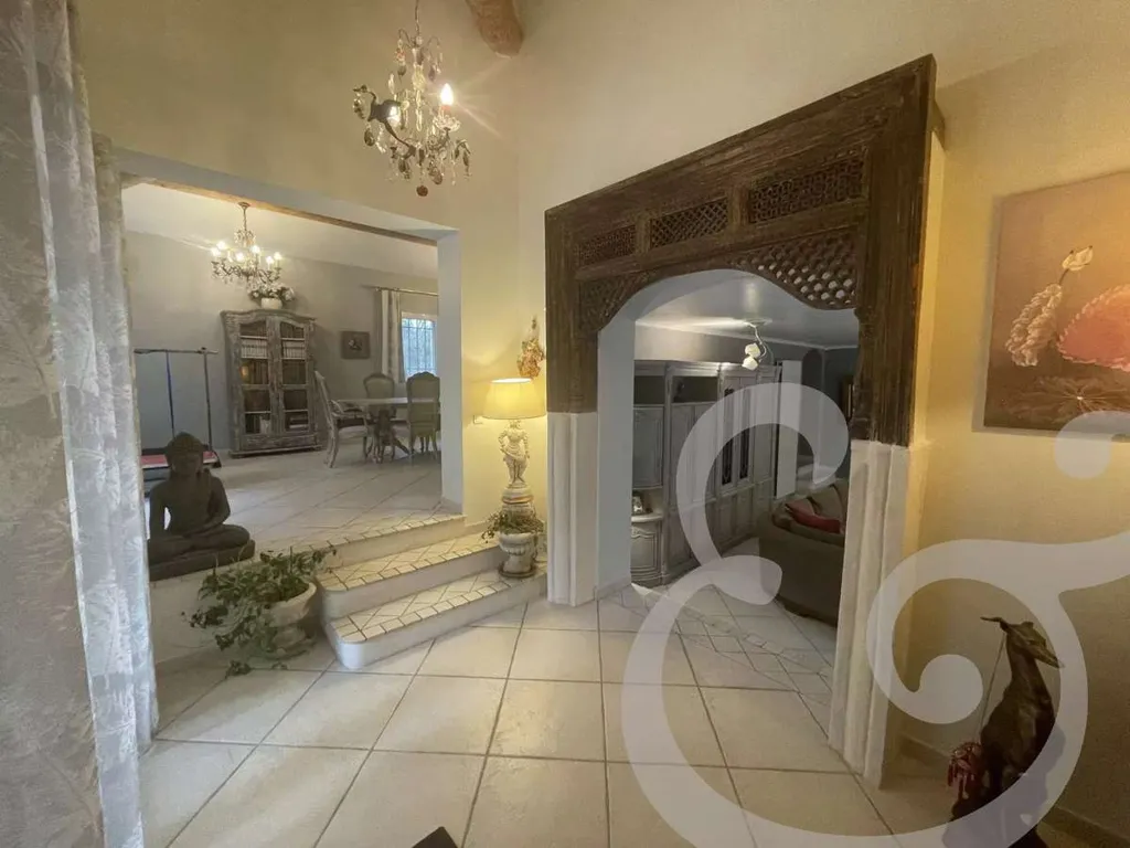 Esik - Spacious Property with Pool in Orgon