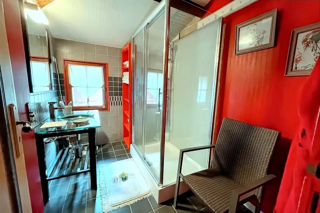 Salles de bain - Maison Rénovée avec Dépendances au Calme à Le Gua