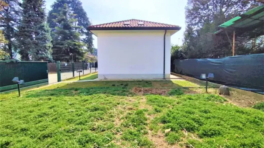 Aed - Solar-Powered Villa in Carugo