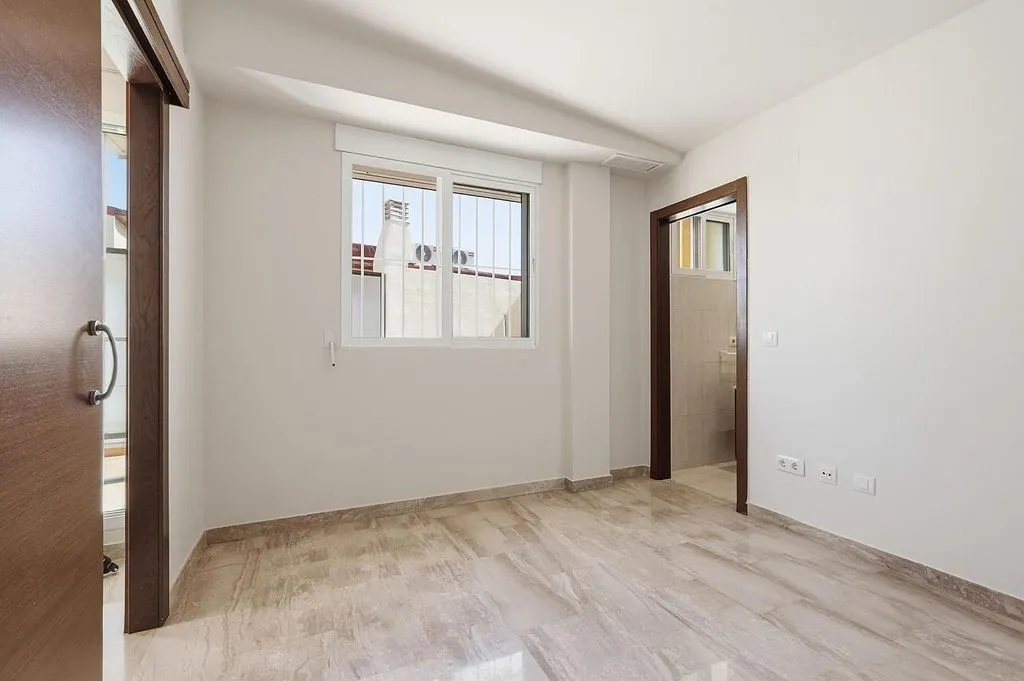 Entrée - Duplex with Terrace in Catarroja